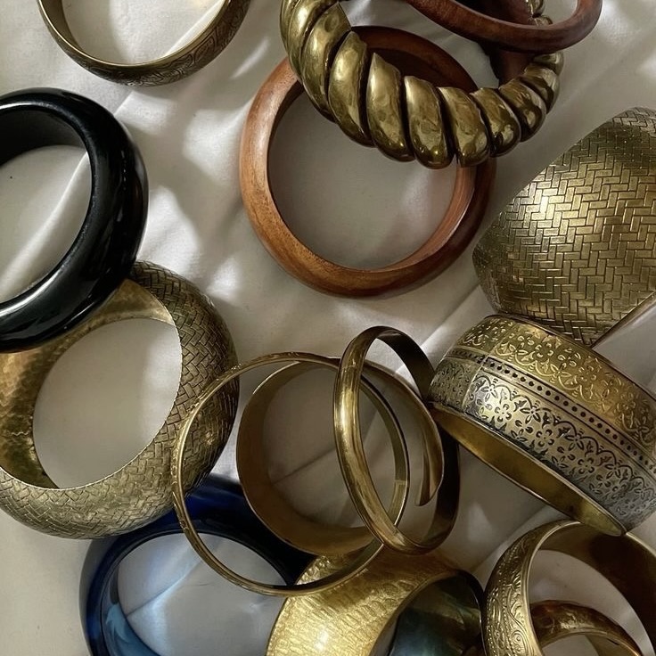 Plusieurs bracelets jonc tendances